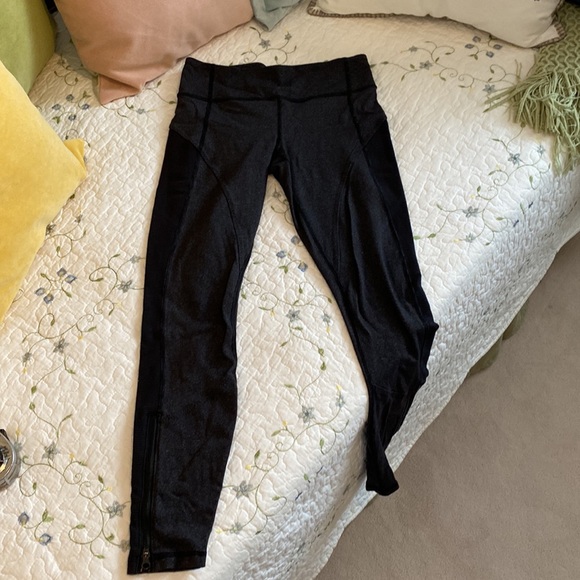 Lululemon mid rise leggings - Picture 2 of 6